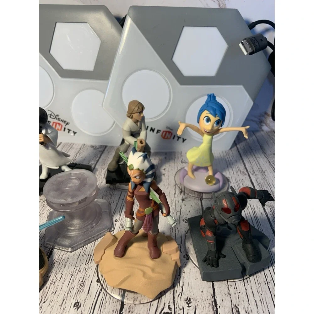 Disney Infinity Figures 3.0 Lot Of 9 Plus 2 Portals Wii‎ PlayStation Works